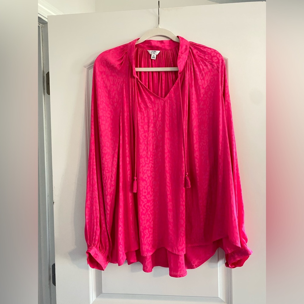 Crown &Ivy Sz XL Hot Pink Leopard Peasant Pullover Blouse V Neck Raglan Sleeve